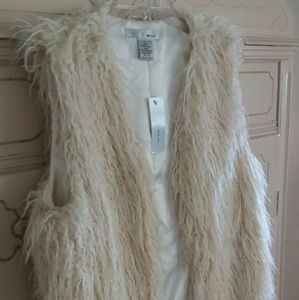 Vest  faux fur. Good condition.